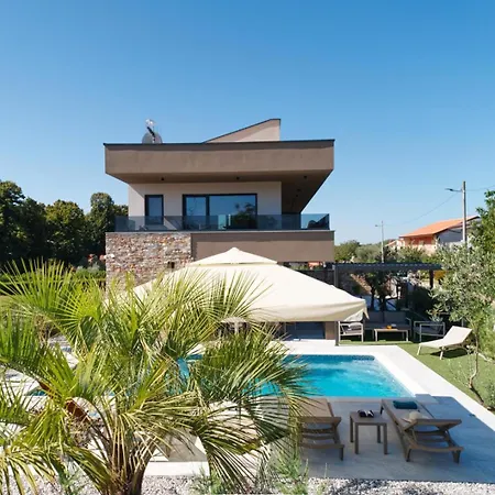 Bavigo Villa *